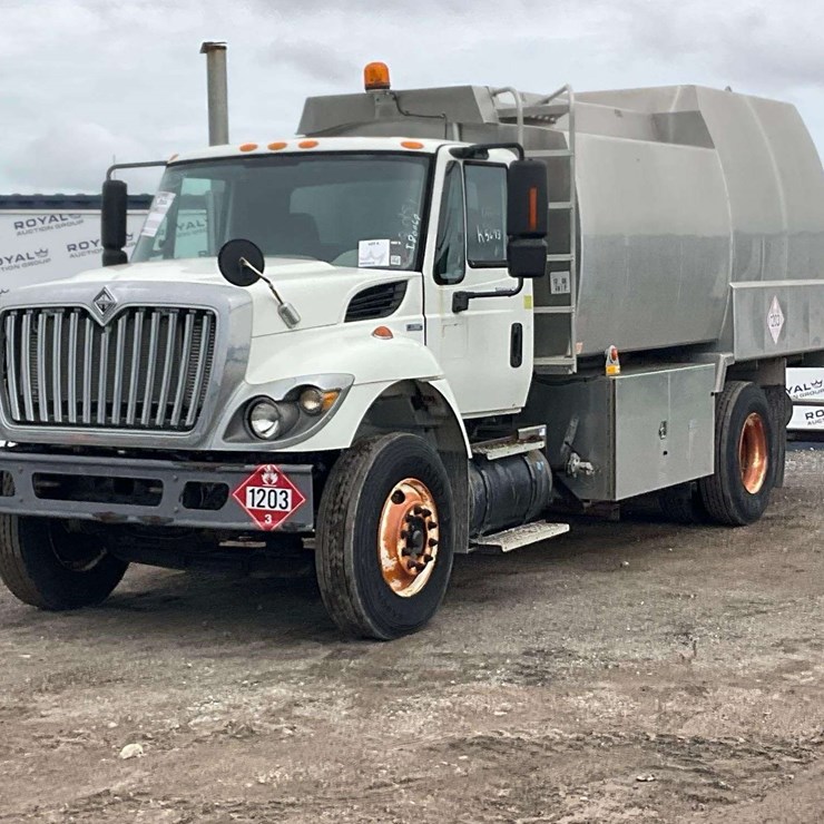 2009 INTERNATIONAL 7300