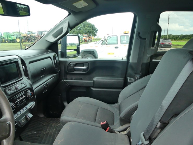 2020-chevrolet-2500-image-12