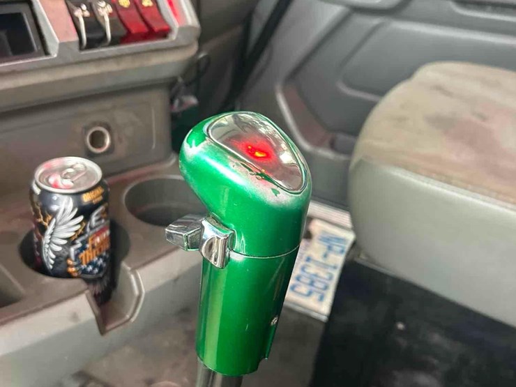 2018-kenworth-t880-image-51