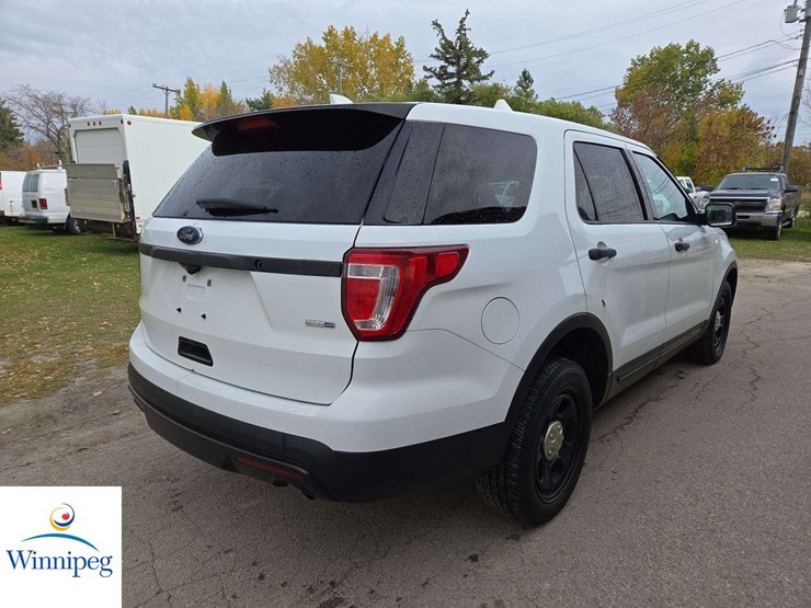 2016-ford-explorer-image-3