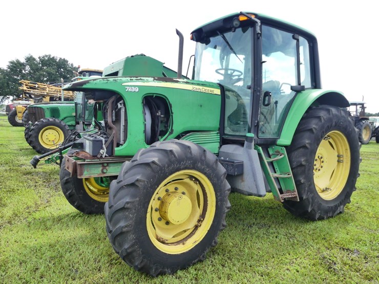 john-deere-7130-image-2