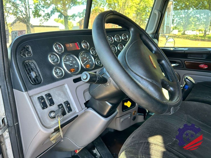 2016-peterbilt-367-image-65