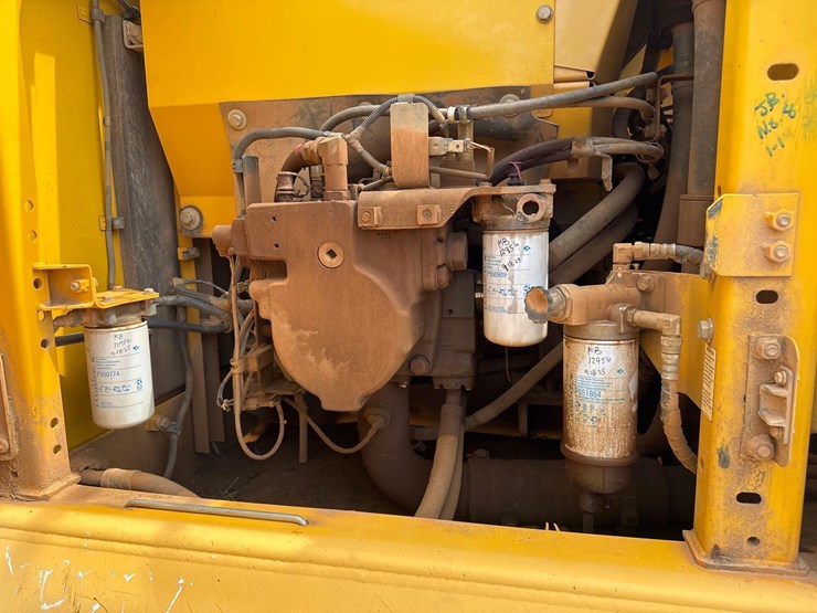 2013-komatsu-pc210-lc-10-image-22