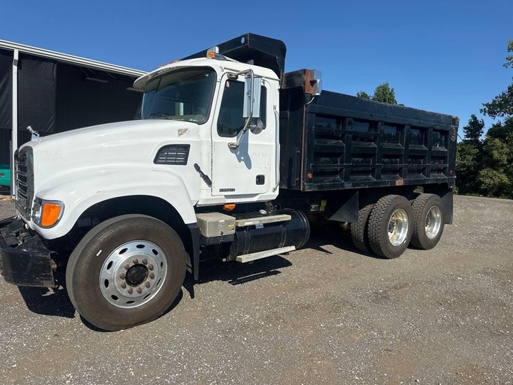 2006-mack-granite-cv713-image-1