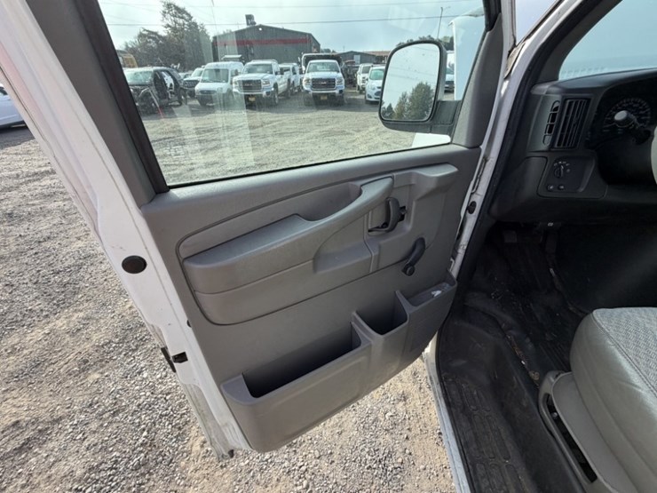 2004-chevrolet-express-bucket-van-image-20