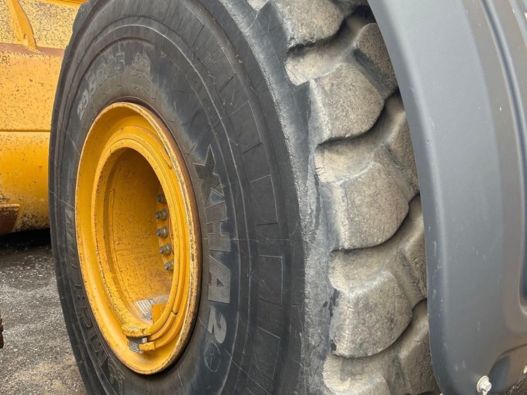 2024-deere-844-p-tier-image-20
