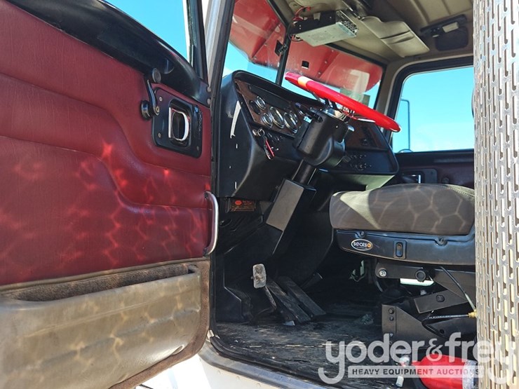 2005-peterbilt-357-image-18