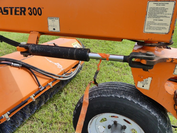 lay-mor-sweepmaster-300-image-11