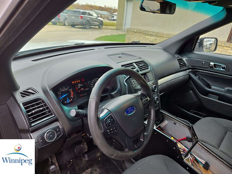 2016-ford-explorer-image-17