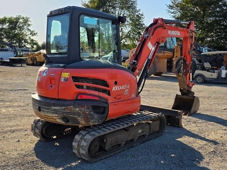 2017-kubota-kx040-4-image-3