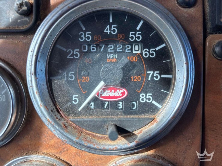 2008-peterbilt-335-image-13