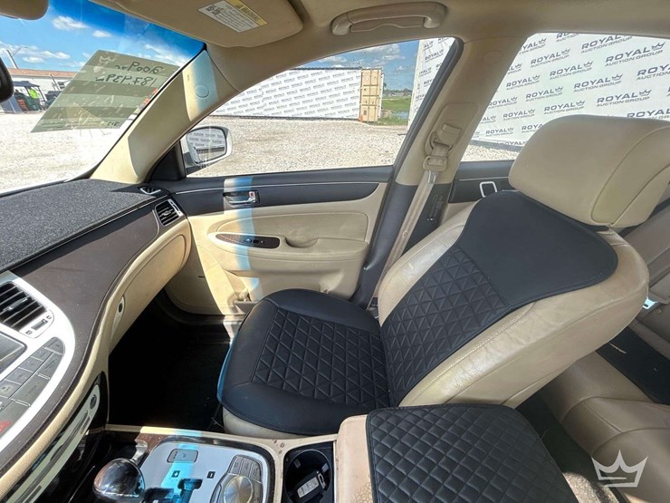 2009-hyundai-genesis-sedan-image-18