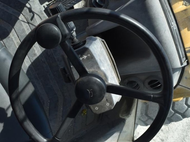 2021-deere-744l-image-58