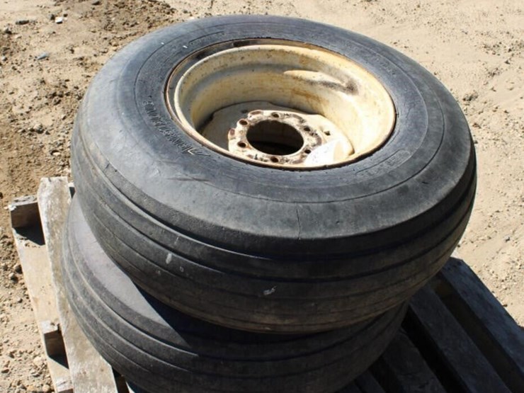 (2)-12.5lx16-tractor-tires-off-of-hydro-70-image-2