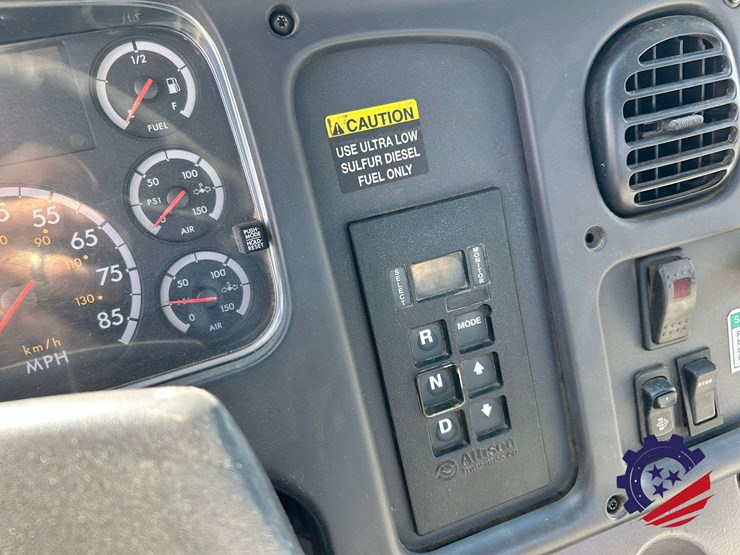 2008-freightliner-m2-106-image-62