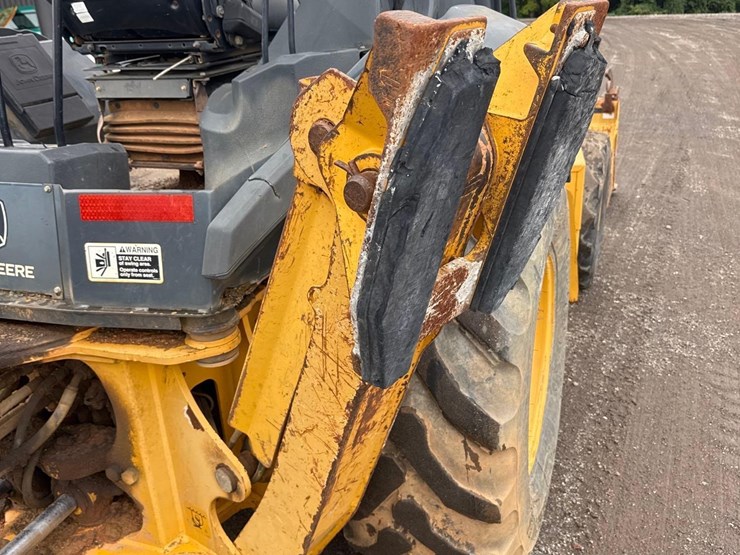 2016-deere-310l-image-17