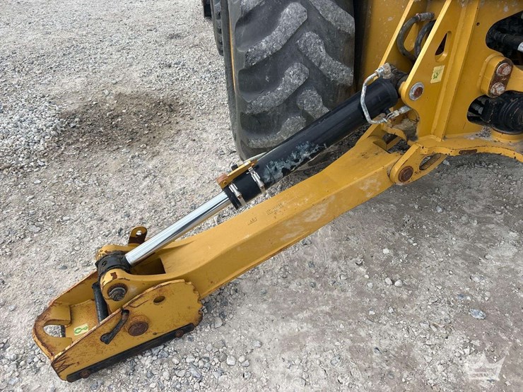 2015-caterpillar-420f2-it-image-30