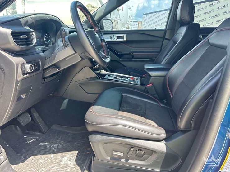 2023-ford-explorer-image-11