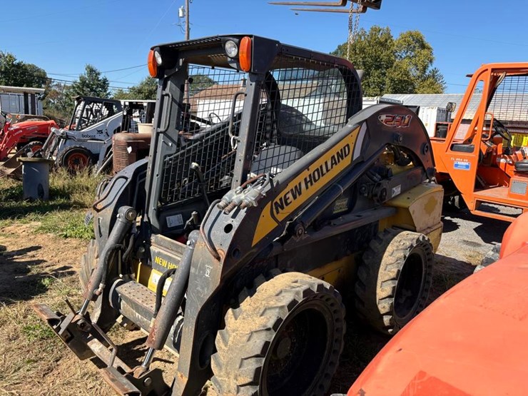 new-holland-l230-image-2