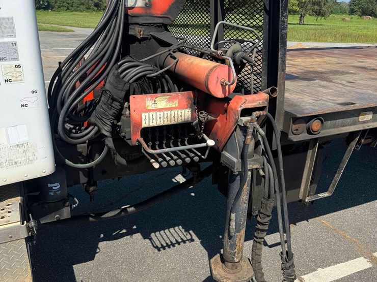 2001-kenworth-t300-image-10