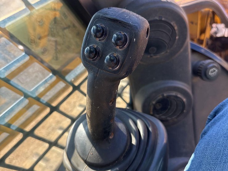 2016-caterpillar-299d2-image-24