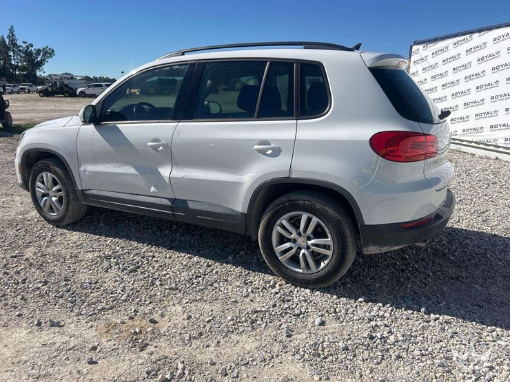 2015-volkswagen-tiguan-image-4