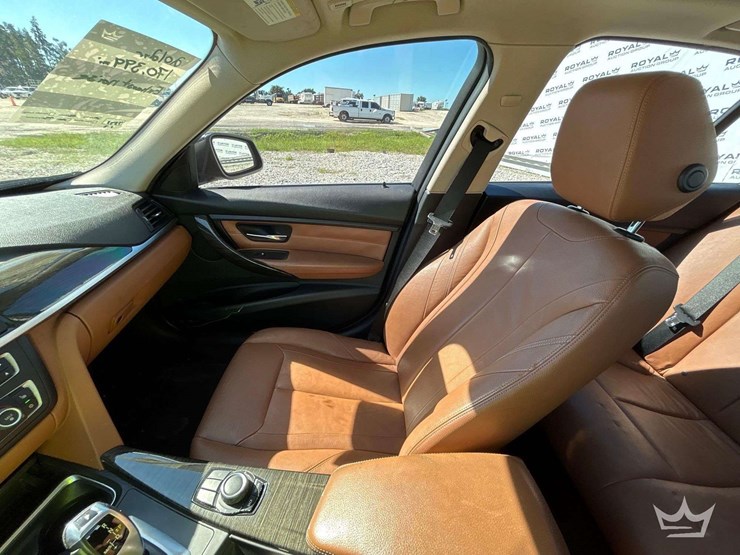 2012-bmw-328i-sedan-image-16