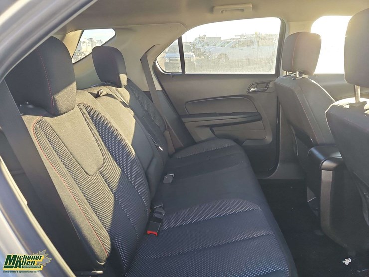 2015-chevrolet-equinox-lt-image-14