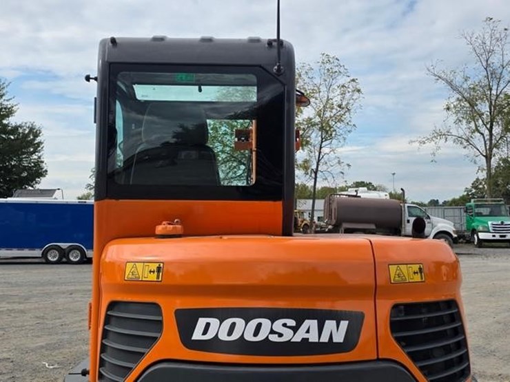 2023-doosan-dx63-3-image-24