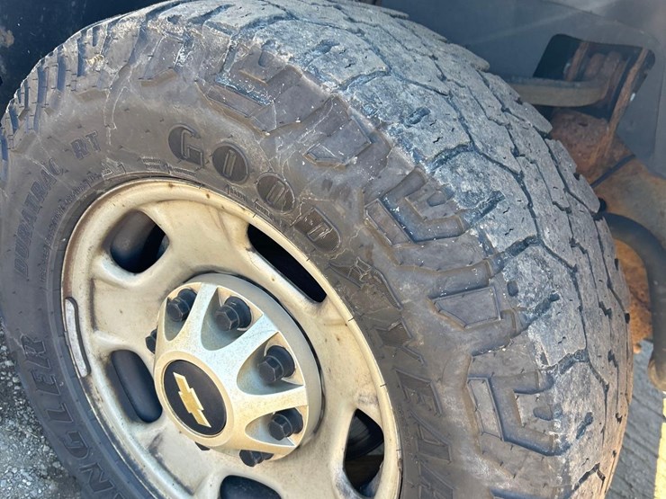 2013-chevrolet-2500-image-8