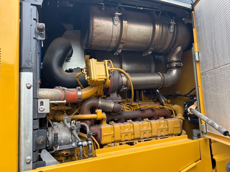 2024-john-deere-624-image-57
