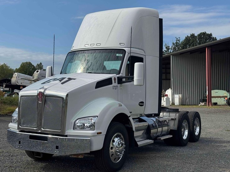 2016-kenworth-t880-image-1