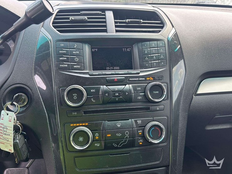 2016-ford-explorer-image-18