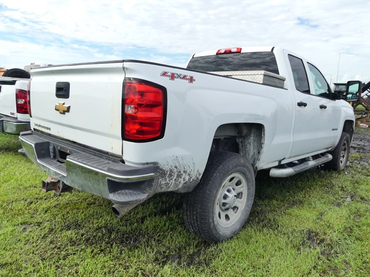 2017-chevrolet-2500hd-image-2