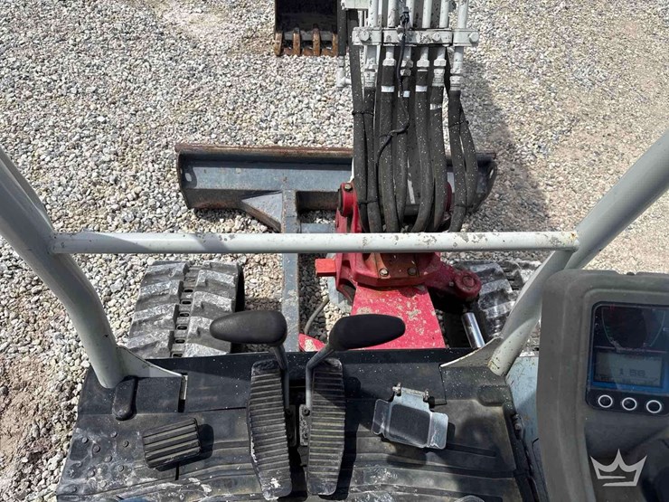 2019-takeuchi-tb235-2-image-23