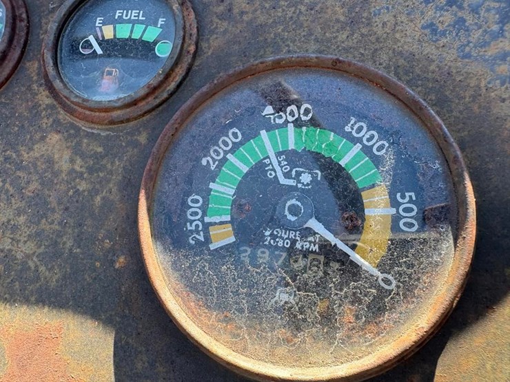 massey-ferguson-235-image-17