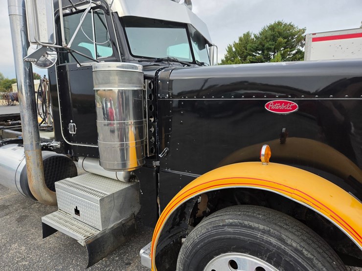 1994-peterbilt-379-image-27