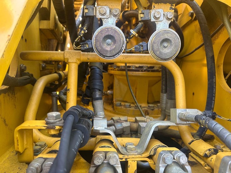 2021-komatsu-pc210-lc-11e0-image-21