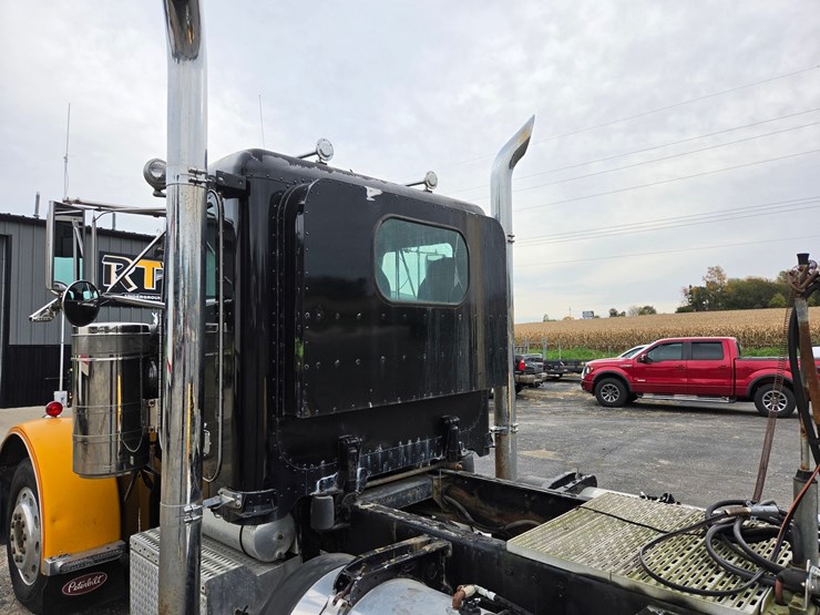 1994-peterbilt-379-image-12