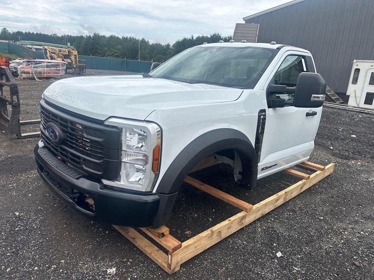 2024-ford-f550-xl-image-1