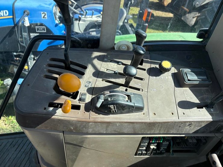 john-deere-6405-image-25