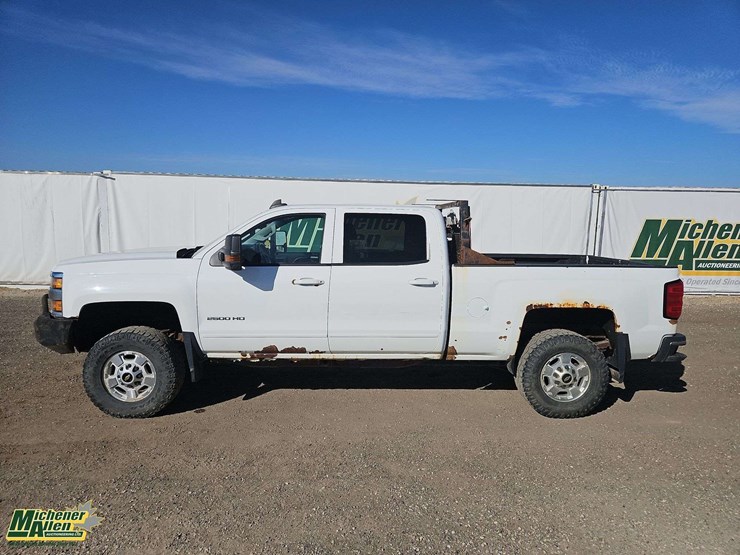 2015-chevrolet-silverado-2500hd-lt-image-5