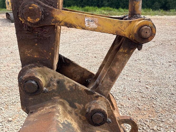 2013-komatsu-pc210-lc-10-image-12