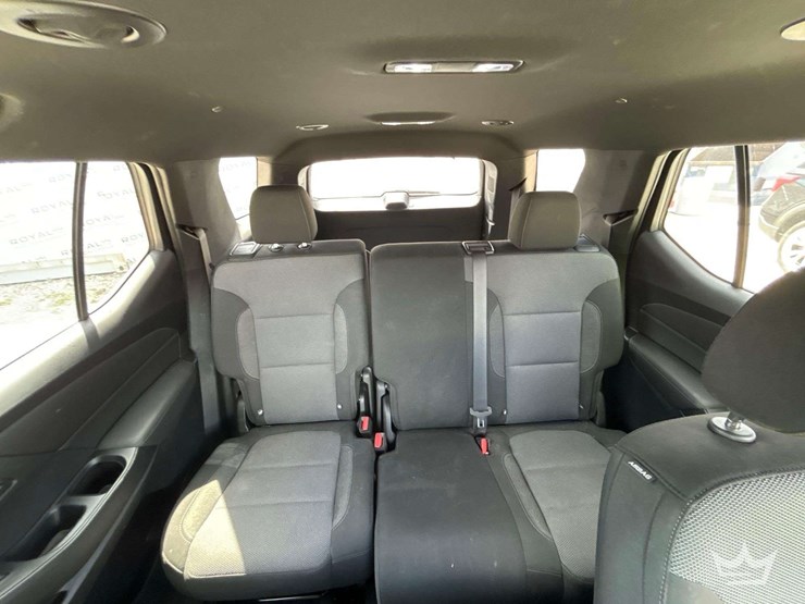 2022-chevrolet-traverse-image-21