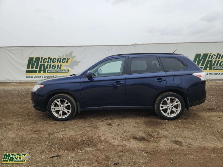 2014-mitsubishi-outlander-image-23