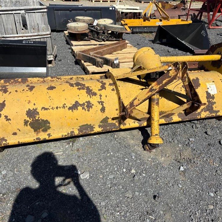 DEERE 8 IN
