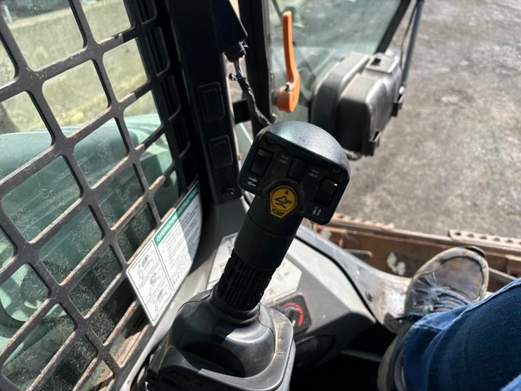 2016-bobcat-s570-image-19