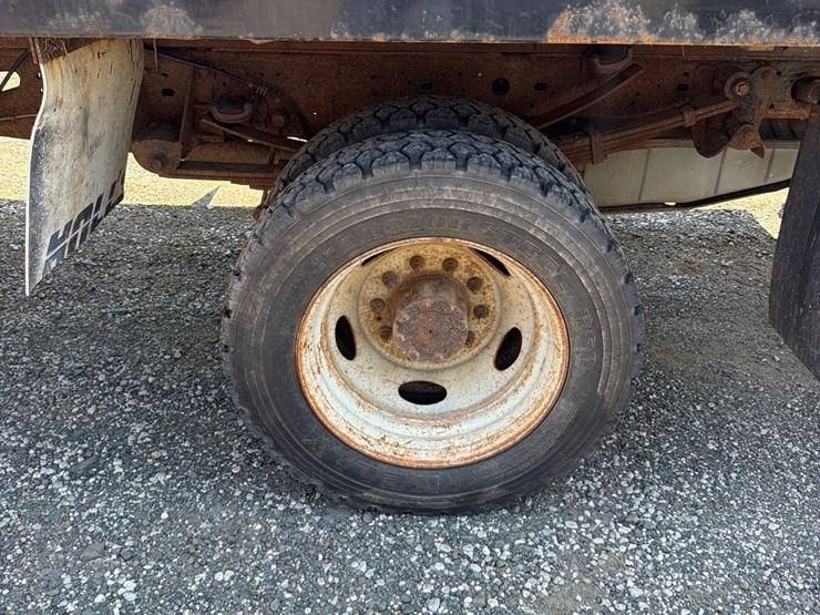 2005-ford-f550-image-14