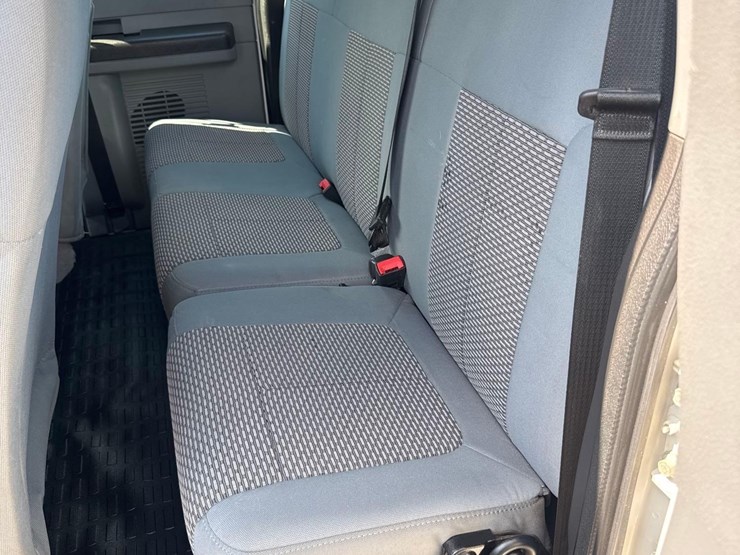 2012-ford-f250-xl-image-13