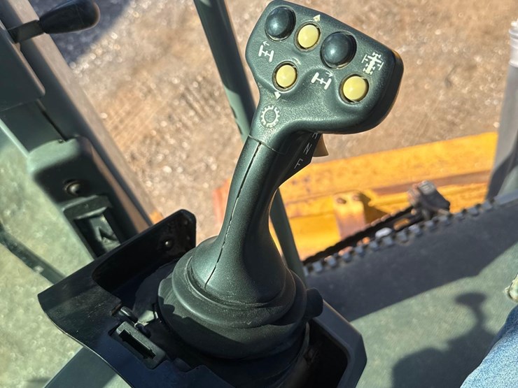 2011-caterpillar-140m2-vhp-plus-image-32